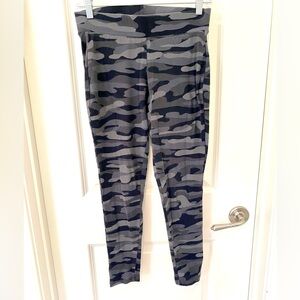 Torrid Camouflage Gray and Black Leggings Size 00